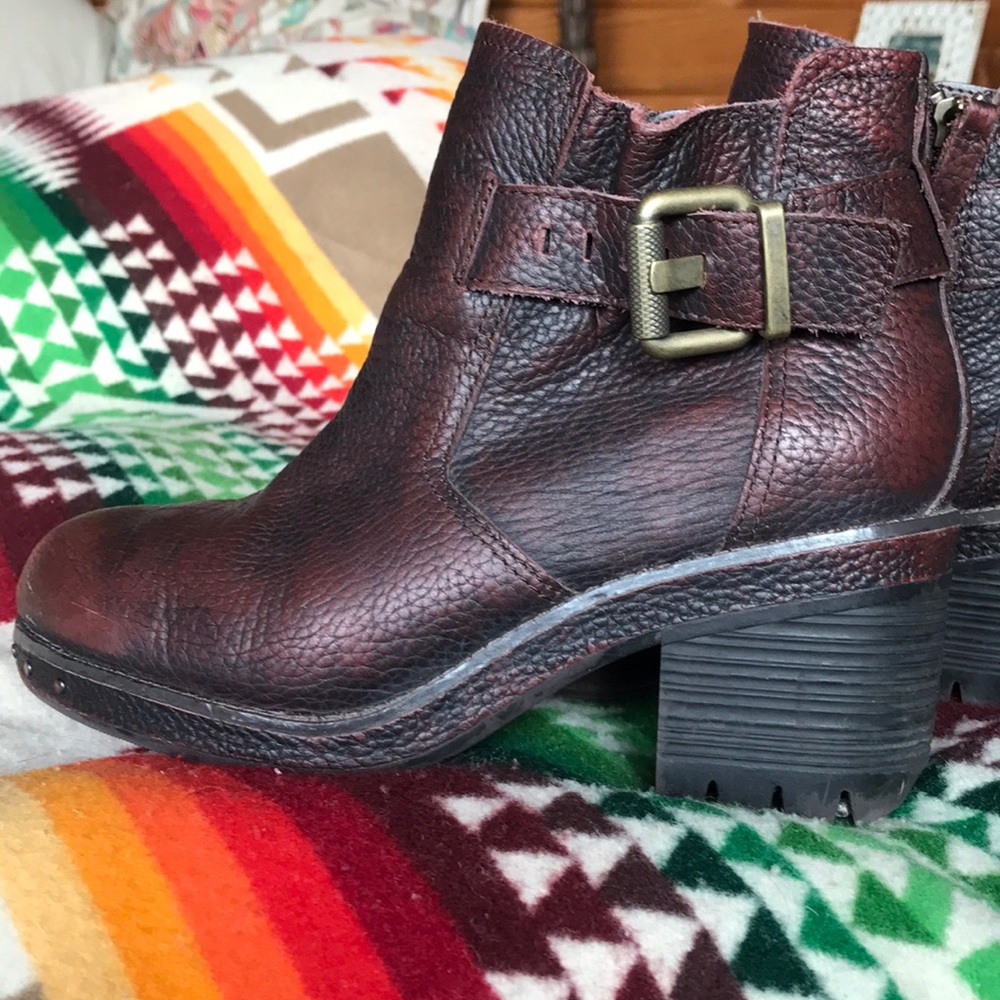 Women’s CAT brown leather Booties